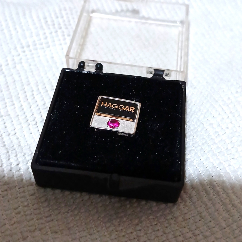 Haggar pink stone little pin B1/10 10k